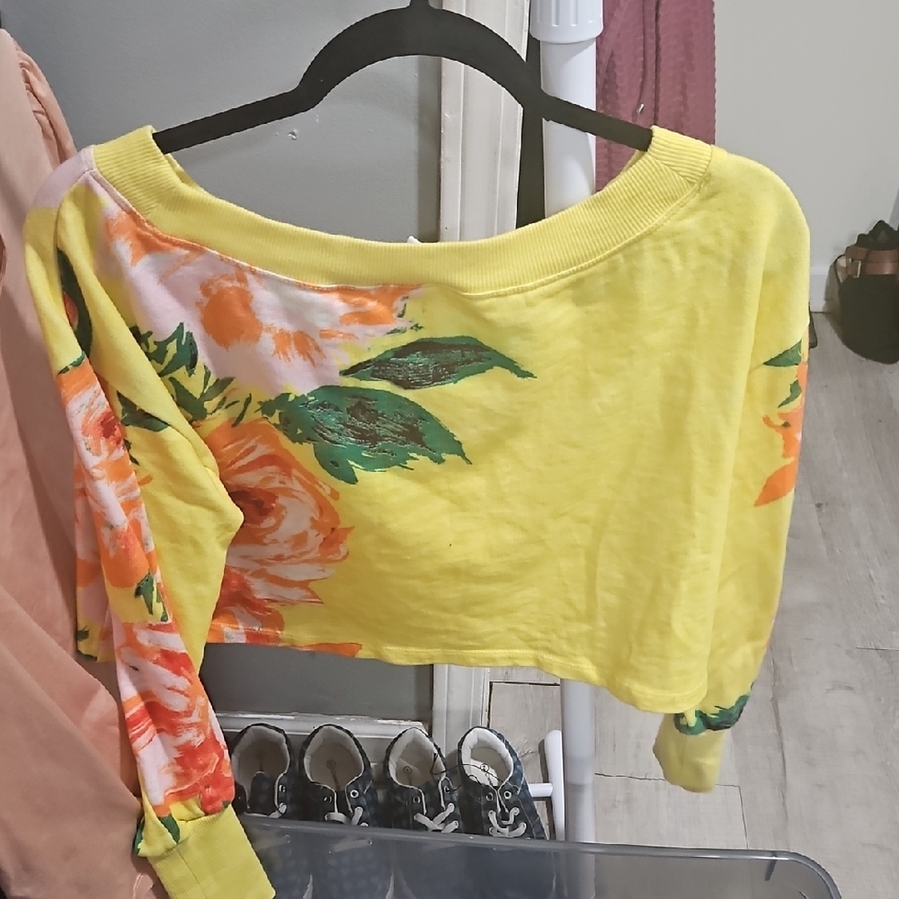 Yellow Floral Off-Shoulder Crop Top - Picture 4 of 4
